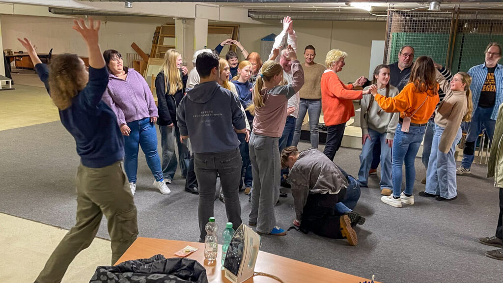 Theatertraining im Bunker mit der ganzen Gruppe